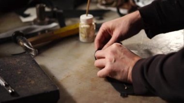 Master deri çanta, el yapımı üretim detay üzerinde ZIP fastener yapıştırma