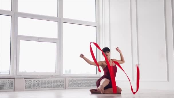 Dança graciosa com fita — Vídeo de Stock