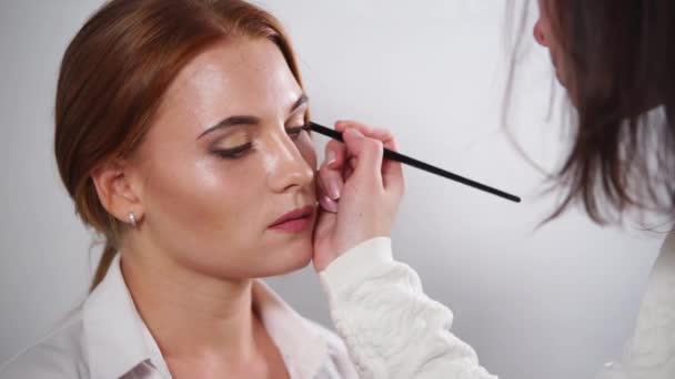 Schöne Augen Make-up im Studio — Stockvideo