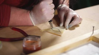 Vitray üzerinde kesme süsleme
