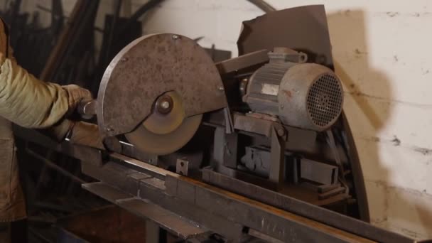 Master is cutting long metal detail by powerful industrial circular saw — Stock Video