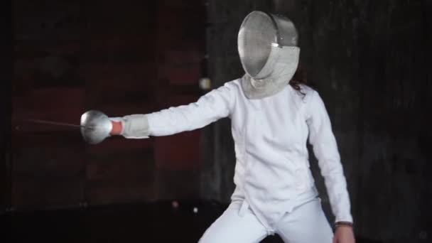 Young woman is fighting with rapier on a fencing tournament — Stock Video
