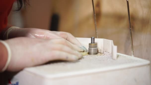 Master is processing edges of glass piece by industrial polishing machine — Stock Video