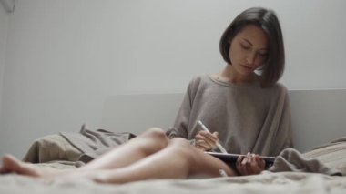 Güzel sanatçı çizim dijital