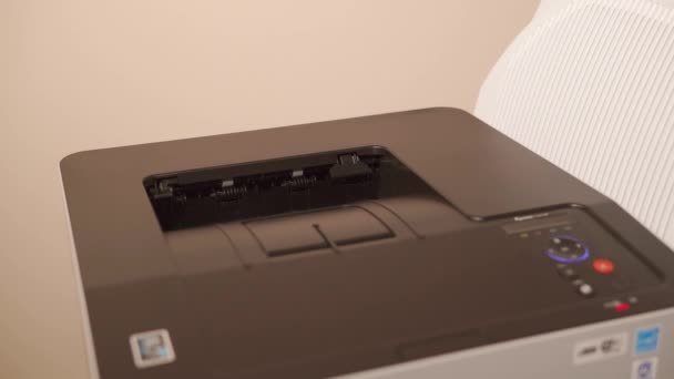 Μοντέρνο μαύρο εκτυπωτή εκτύπωση — Αρχείο Βίντεο