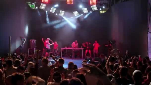 DJ Leeroy Thornhill faz a festa — Vídeo de Stock