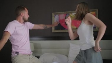 Sabah yatakta dans ediyorum.