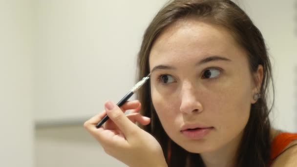 Morning make-up with eyebrows brushing — Stock Video