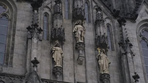 Gotische architectuur. Sint-Wenceslaskathedraal in Olomouc, Tsjechië — Stockvideo
