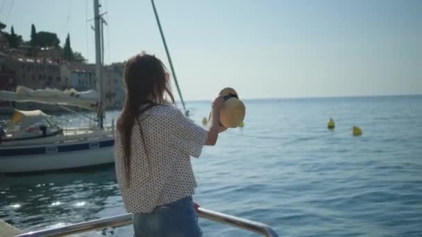 Διακοπές στη θαλάσσια ακτή της Ευρώπης το καλοκαίρι — Αρχείο Βίντεο