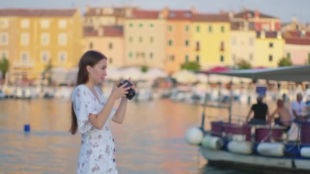 Girl capturing Rovinj quay, Croatia — 비디오