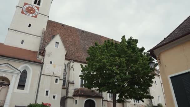 Kerk in Spitz, Wachau-dal in Oostenrijk — Stockvideo