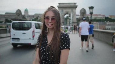 Yazın Budapeşte 'de Asyalı bir kız