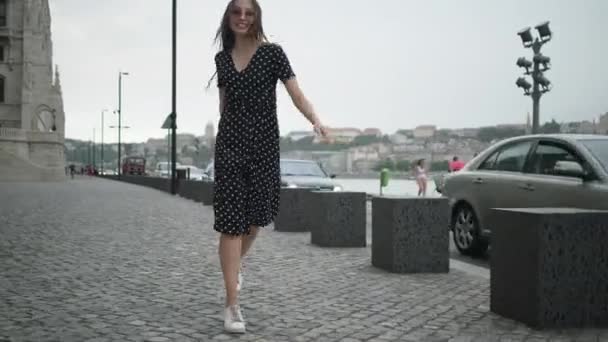 Excited girl running in the city under the rain — Stock Video