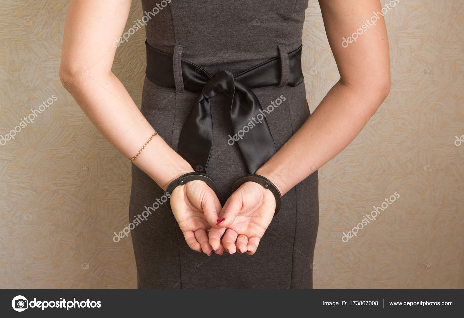 Наручники Me Seduce Queen of hearts Allure, черные, OS 0T-00009761 - Me Seduce - Перчатки, манжеты, наручники, браслеты - Купить