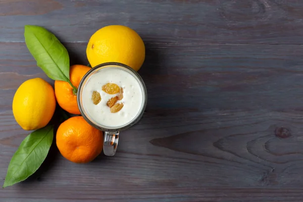 Üst manzara, doğal kahvaltı yemekleri.