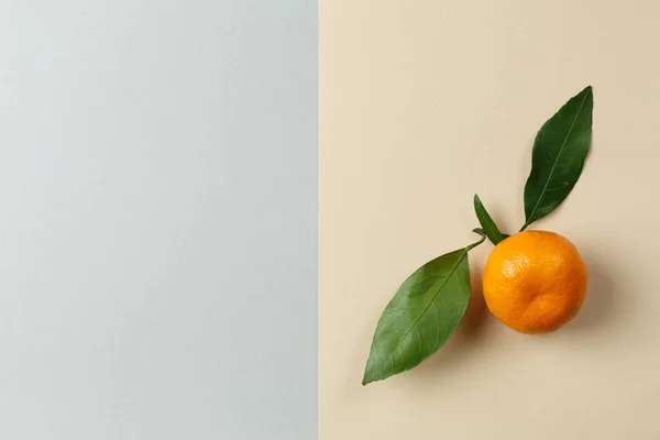 Üst görünüm, arka planda olgun meyveler