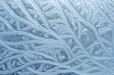 Buzla kaplanmış pencere