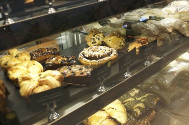 Tatlı hamur işleri sergileniyor