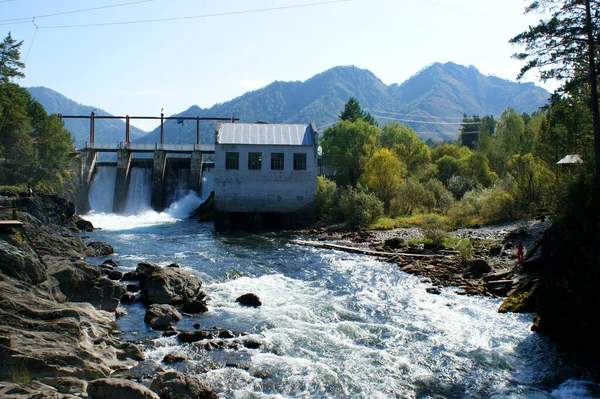 Una Pequeña Central Hidroeléctrica Río Chemal Rusia —  Fotos de Stock