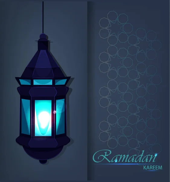 Красивая открытка Рамадан Карим с традиционным арабским фонарем на синем фоне. Мусульманский праздник. Вектор . — стоковый вектор