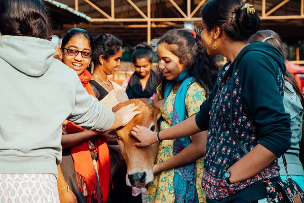 Mayapur Nyugat Bengál India 2020 Február Tinédzser Lányok Multinacionális Csoportja — Stock Fotó