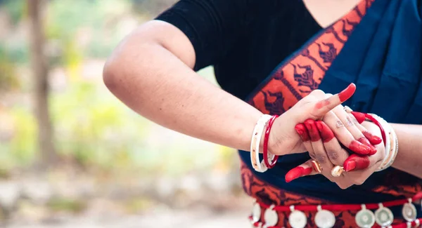Χορευτική Μορφή Ινδική Κλασικά Χέρια Βραχιόλια Που Δείχνουν Ειδικά Σύμβολα — Φωτογραφία Αρχείου