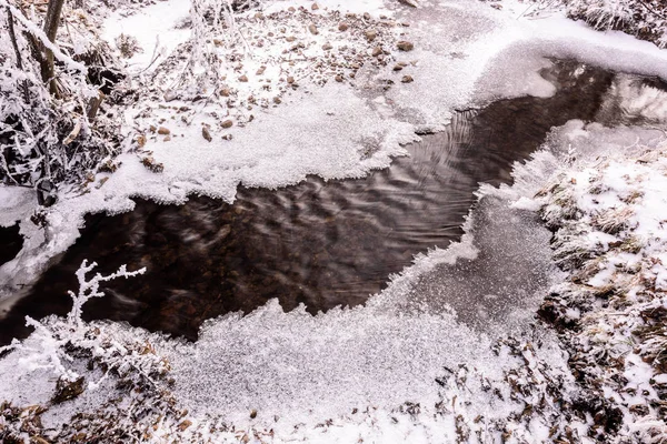 Vinter bäcken sängen. — Stockfoto