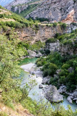 Dağ nehir yatağı.