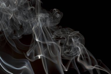 Siyah bir arka plan üzerinde tütsü. Hareket desenler arka plan grafik duman.