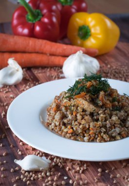 Buğday lapası sebze ve et ile