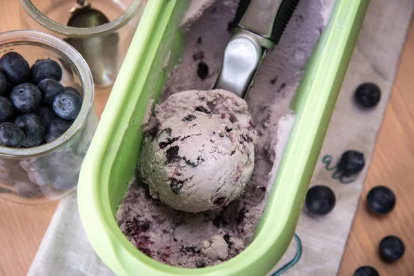 ブルーベリー自家製アイスクリーム — ストック写真