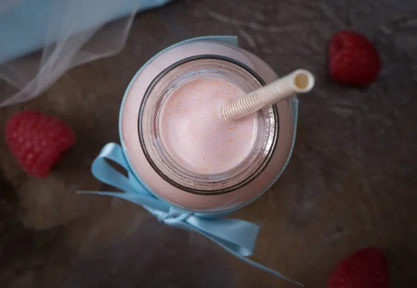 Batido de bayas o batido en frasco, comida saludable para el desayuno y merienda —  Fotos de Stock