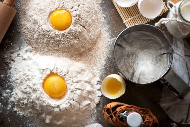 Çavdar unu ve buğday unu hamur hazırlamadan önce. Madde