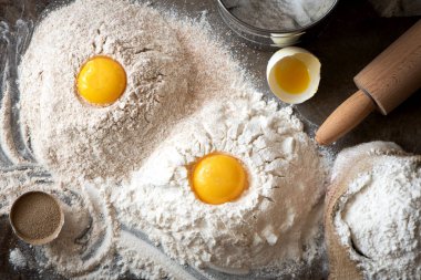 Çavdar unu ve buğday unu hamur hazırlamadan önce. Madde