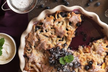 Ev yapımı yaban mersini turtası, gevrek ve sulu