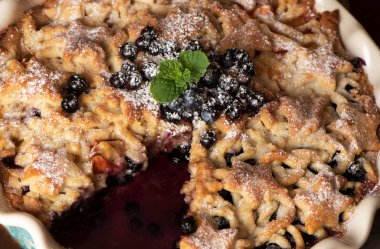 Ev yapımı yaban mersini turtası, gevrek ve sulu