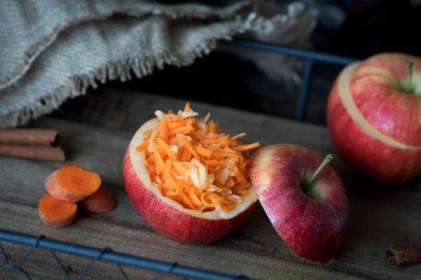 Insalata sana di carote e mele. Dolce sano — Foto Stock