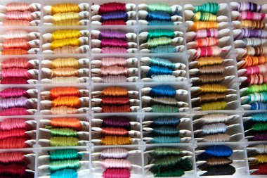 Çok renkli pamuk iplikleri seti. Renkli küf iplikleri. Üst görünüm