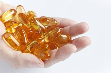 hap ilaç yandan ek ve balık yağı takviyesi