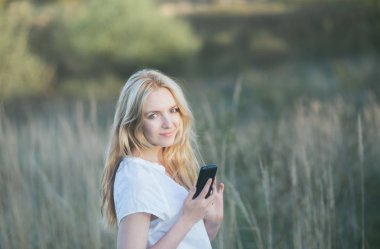 elbise, boho tutan Milli Parkı Evet beyaz elbiseli güzel sarışın kadın