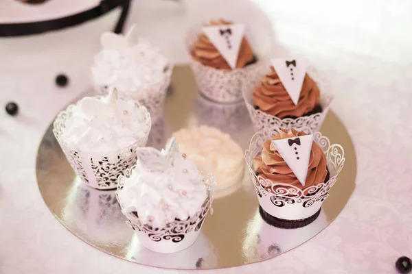 Bar doce definido na cerimônia de casamento, confeitaria — Fotografia de Stock
