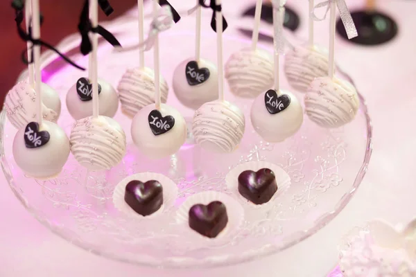 Barra de doces doce elegante definido na cerimônia de casamento, corações — Fotografia de Stock