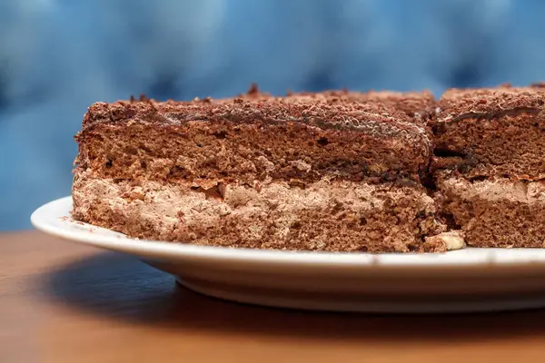 Fette di torta al cioccolato con crema primo piano — Foto Stock