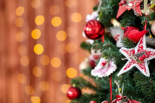 Albero di Natale e bokeh luce astratto vacanza sfondo — Foto Stock