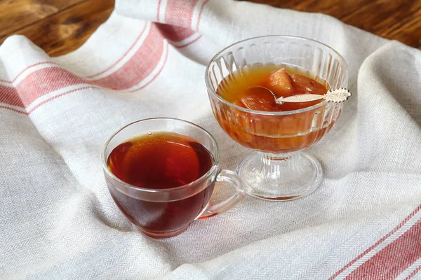 Xícara de chá e compota de maçã sobremesa ou confiture — Fotografia de Stock