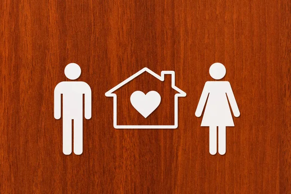 Hombre de papel, mujer y casa. Vivienda, concepto familiar. Resumen conceptual —  Fotos de Stock