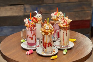 Hatmi milkshake kokteyller ile krem şanti, tanımlama bilgileri, waffle, davranır