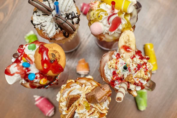 Hatmi milkshake kokteyller ile krem şanti, tanımlama bilgileri, waffle, davranır