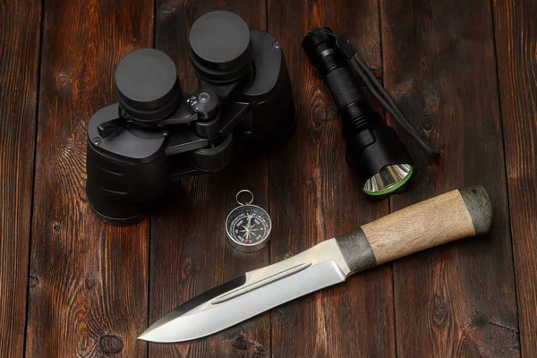 Explorer veya ahşap zemin üzerine avcı seti